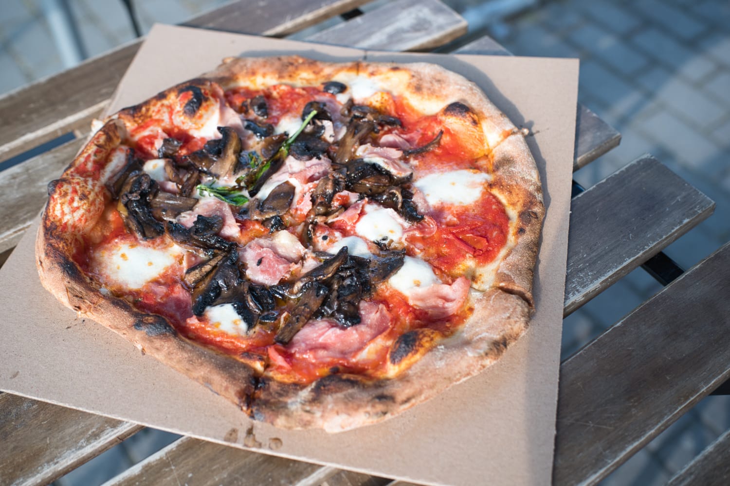 Cotto e Funghi (sonkás-gombás) pizza